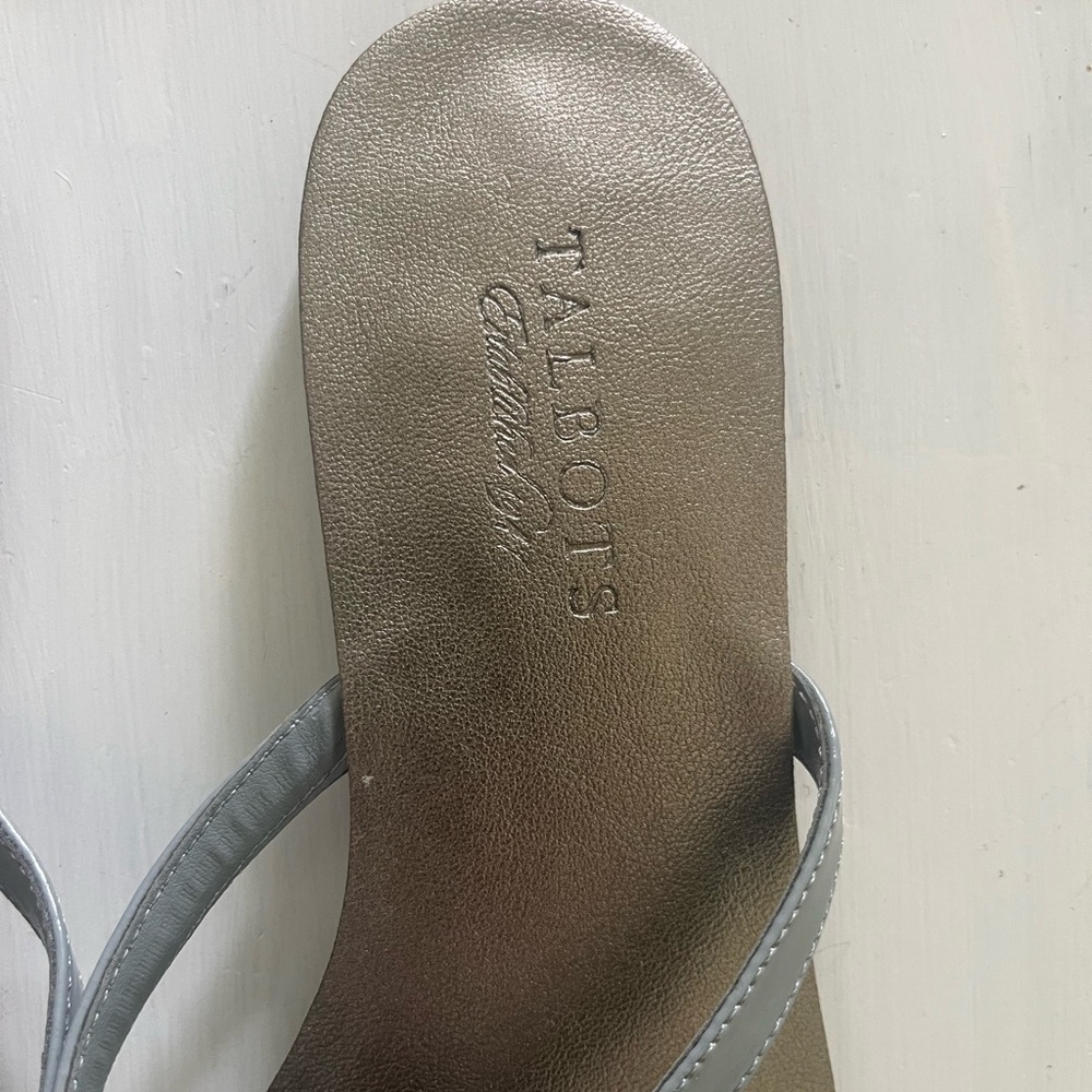 Talbots Flip Flops size 7 - Picture 4 of 5